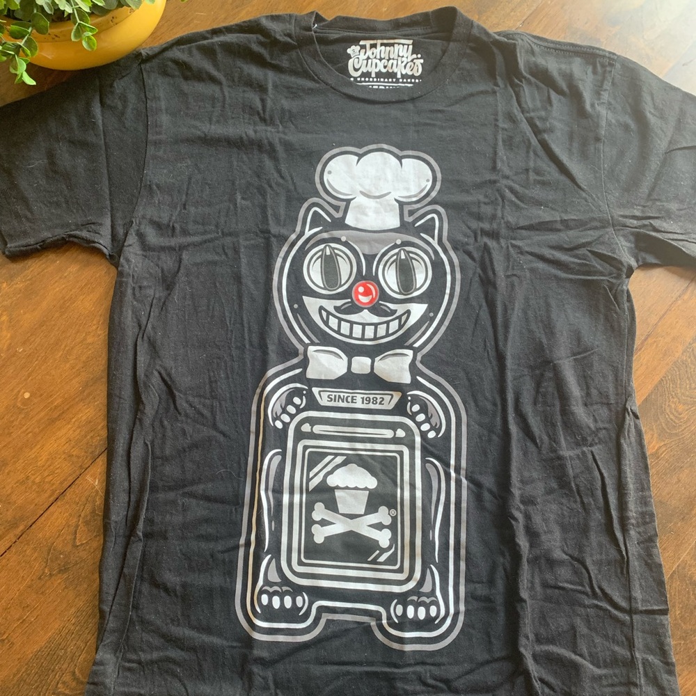 Johnny Cupcakes Cat Oven